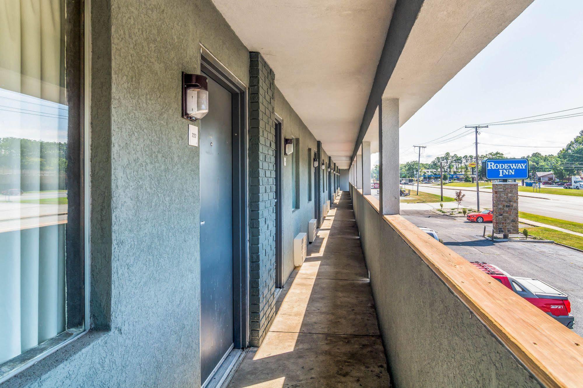 Rodeway Inn Портидж Екстериор снимка